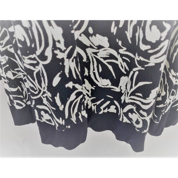 Ellen Tracy Womens Large Pullover Buttonhole Black White Roses Gently Used - Picture 5 of 9